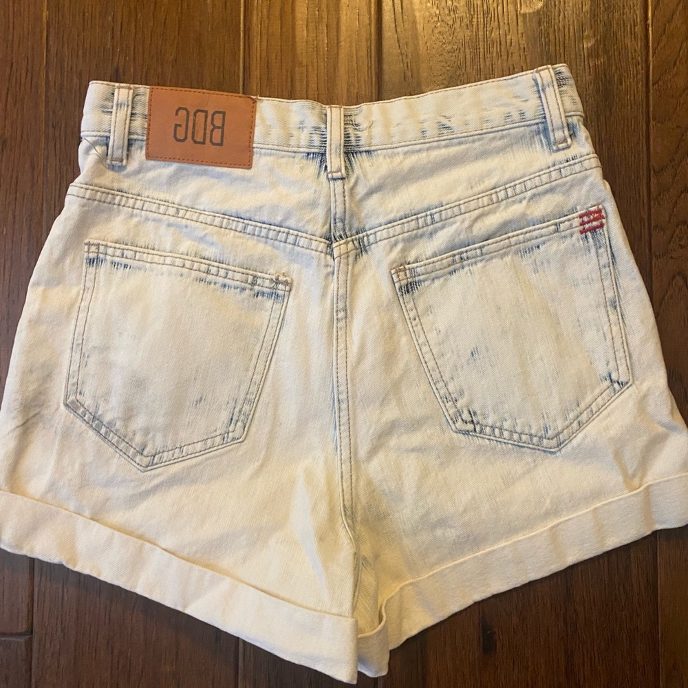 BDG jean shorts. EUC. Size 28